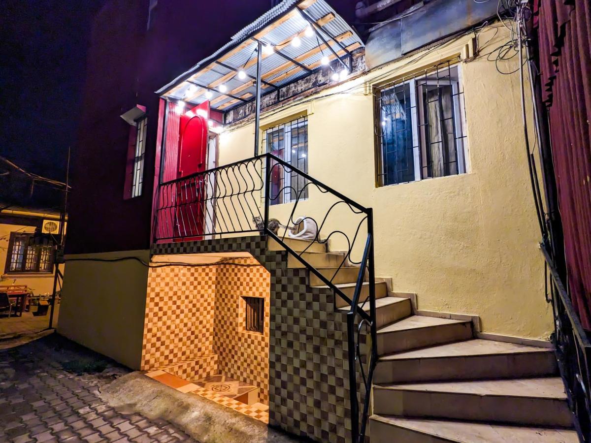 Harmony Boutique Hostel バトゥーミ エクステリア 写真